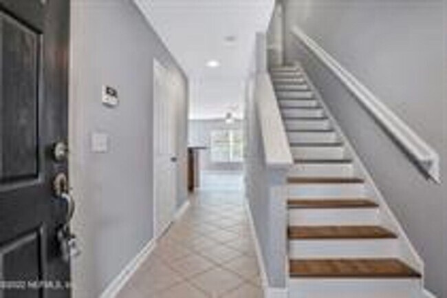 Foto del edificio - 822 Black Cherry Dr S