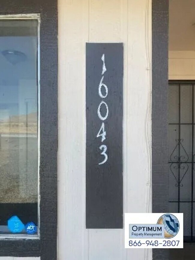 Foto del edificio - Charming 3-Bedroom Home with Large Backyar...