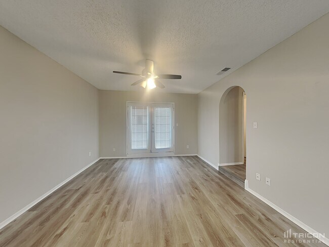 Foto del edificio - 1221 Aldenwood Dr