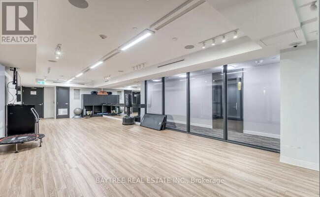 Photo du bâtiment - 158 Front St E