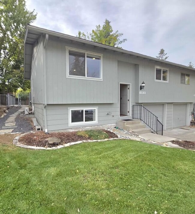Foto del edificio - **Gorgeous Renovated 3 Bed 2.5 Bath Duplex...