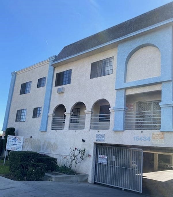 Primary Photo - 15434 Rayen St