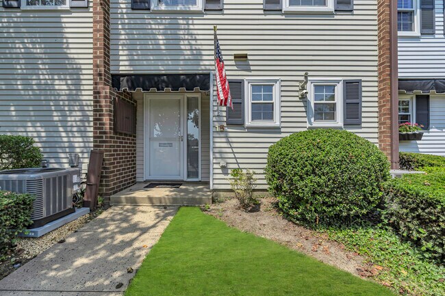 Building Photo - 15 Linden Dr