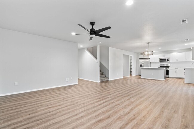 Foto del edificio - BRAND NEW & BEAUTIFUL - 4bd/2.5 BATH HOME ...