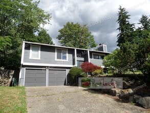Building Photo - 10720 157th Ave NE