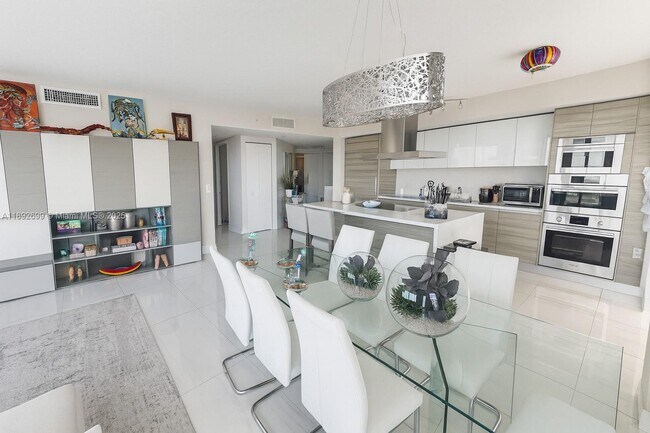 Foto del edificio - 300 Sunny Isles Blvd