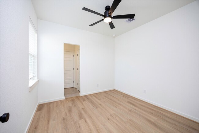 Foto del edificio - 2035 Longmire Villas Ct