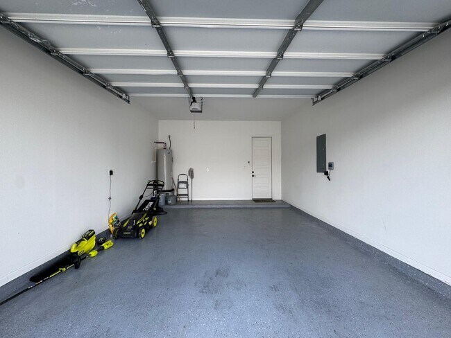 Building Photo - 5121 Sequoia Ave