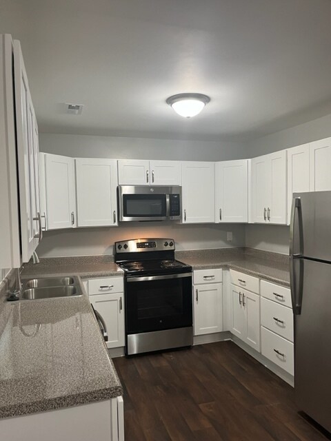 Foto principal - 128 Rainbow Ct