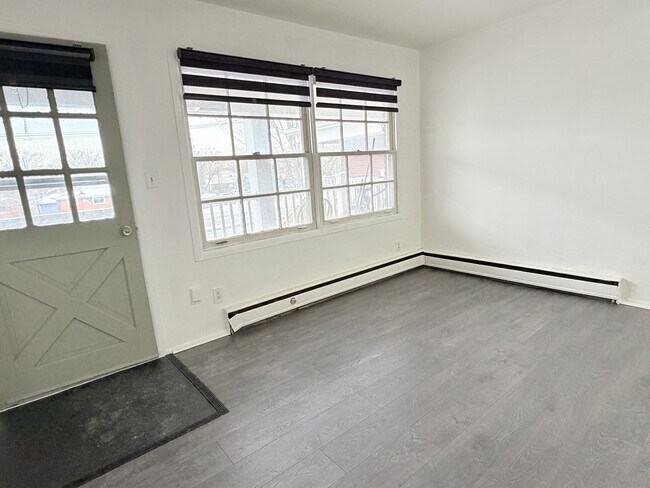 Photo du bâtiment - 700 Indian Rd N