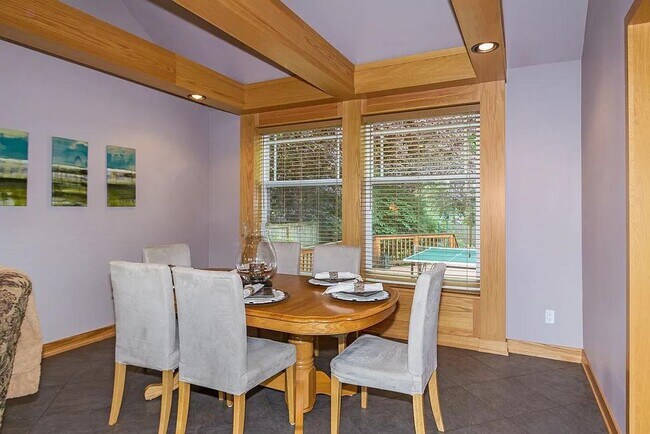 Building Photo - Spacious 5-Bedroom Home with Fenced Yard a...