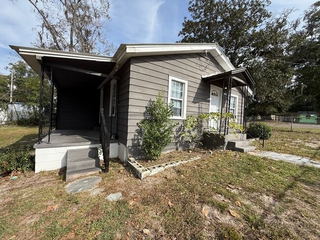 Building Photo - 9605 Highland Ave