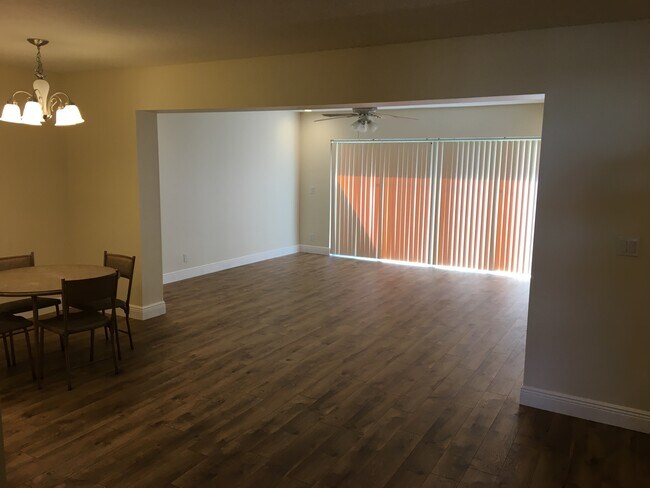 Foto del edificio - 5780 Fernley Dr W