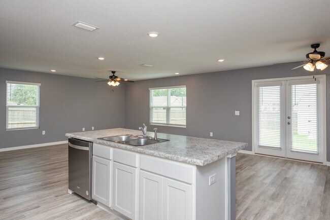Foto del edificio - 5720 Blackhorse Cir