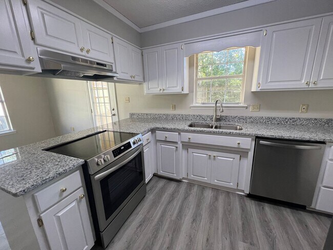 Foto del edificio - Beautiful 3 Bedroom 2 Bath Home