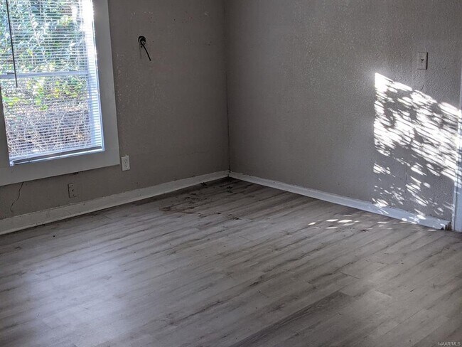 Foto del edificio - 2108 Powell Ln