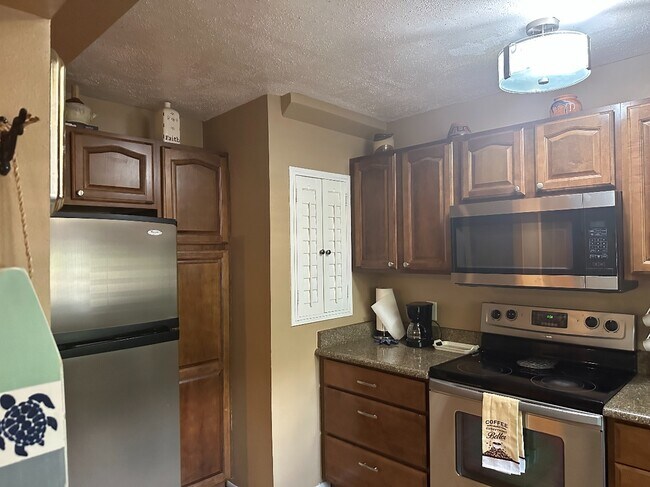 Kitchen - 600 Cranes Way