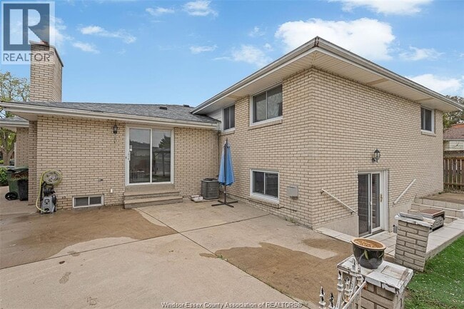 Photo du bâtiment - 10615 Keating Crescent