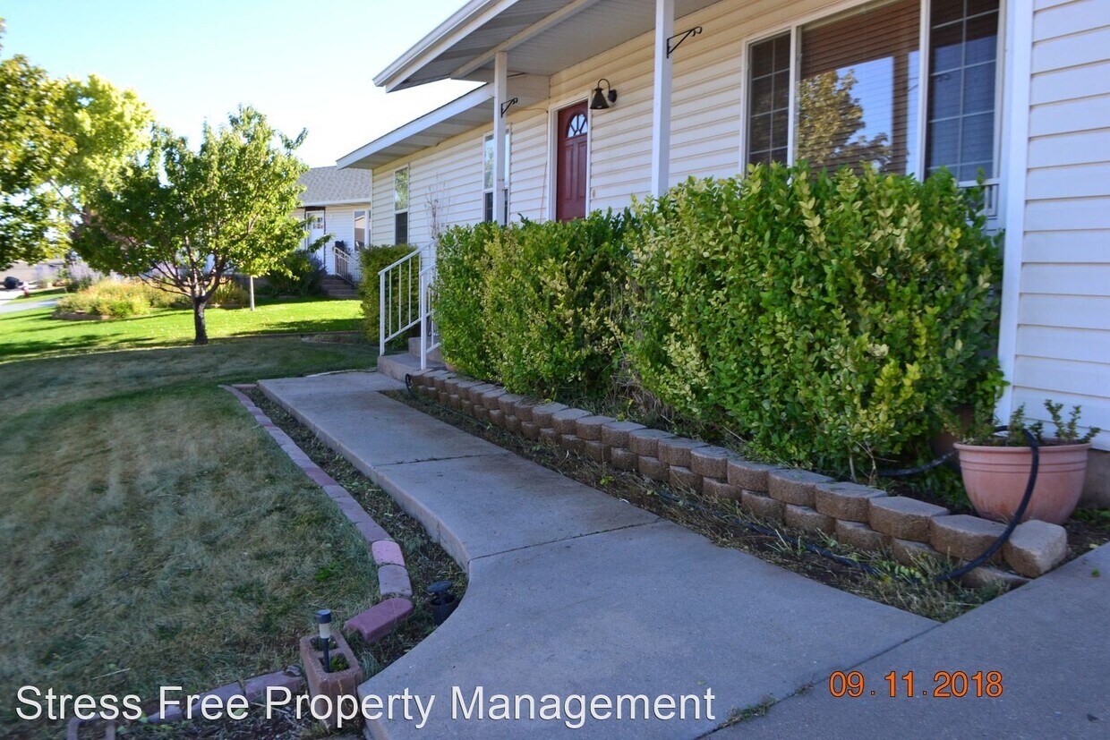 5 br, 3 bath House - 2114 N. Wedgewood Ln.