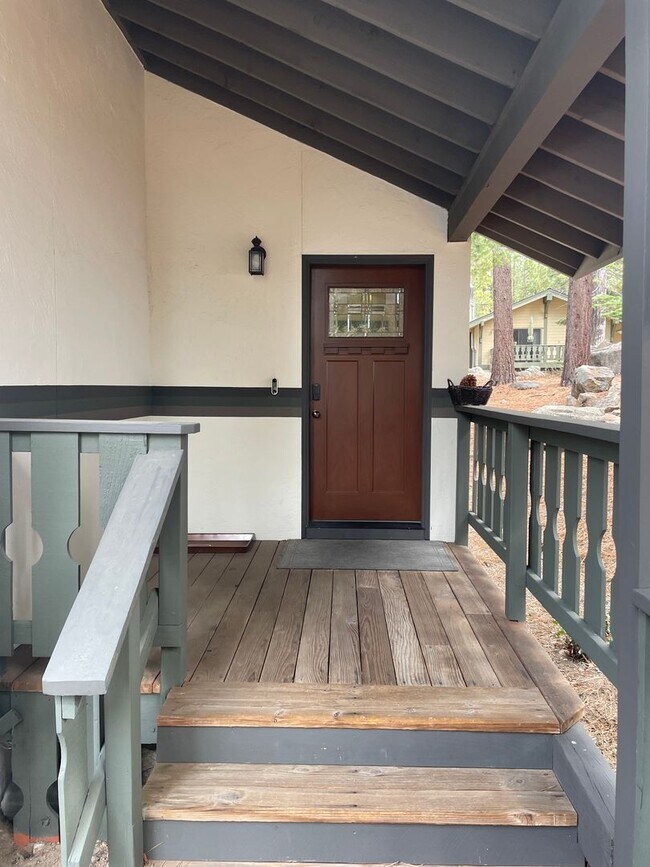 Building Photo - Completely remodeled 2 bedroom home with g...