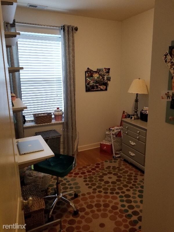 Building Photo - 2 br, 1 bath Condo - 3705 N. Kenneth Ave