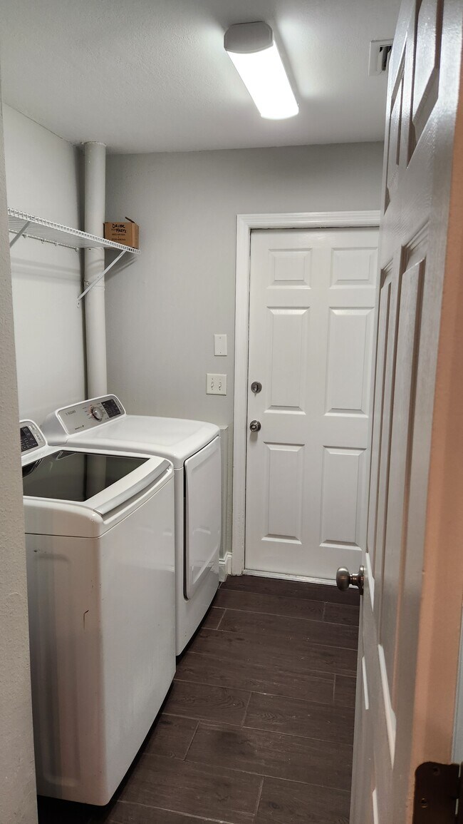 Building Photo - 326 Echo Pines Way