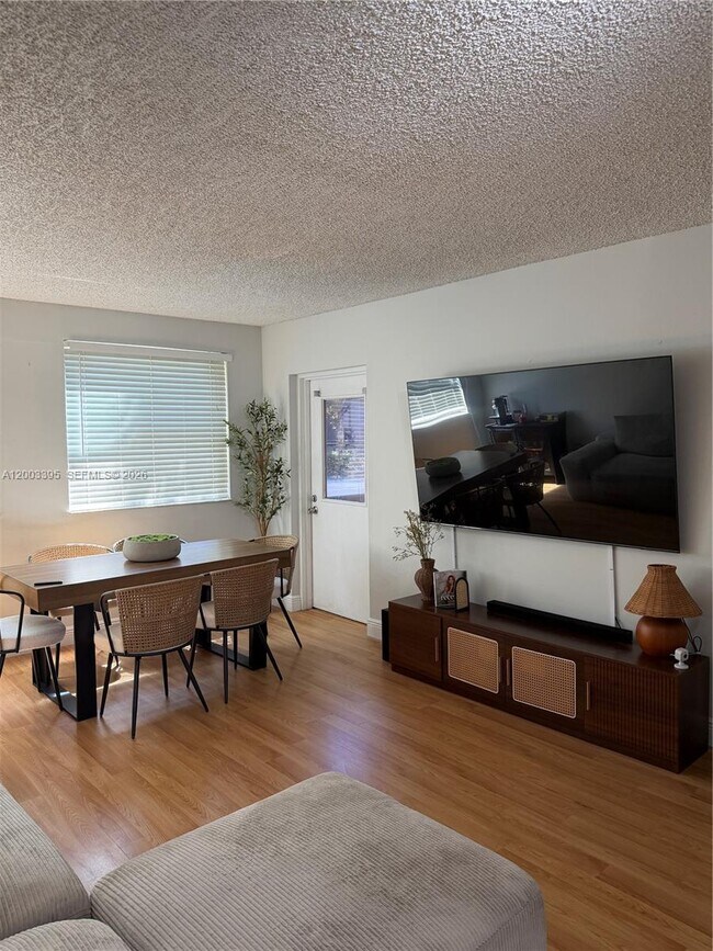 Foto del edificio - 8120 Geneva Ct