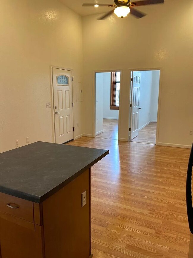 Building Photo - 117 W Washington St