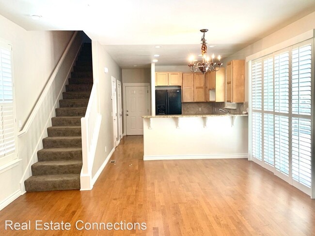 Building Photo - 309 Creekside Village Dr