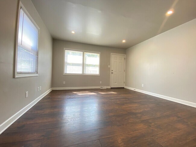 Foto del edificio - 3 Bedroom Home In Gary