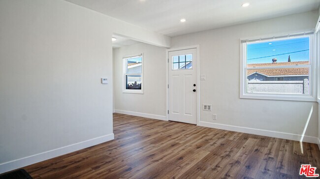 Foto del edificio - 4525 W Broadway