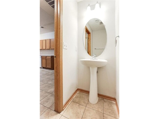 Building Photo - 5040 Holly Ln N