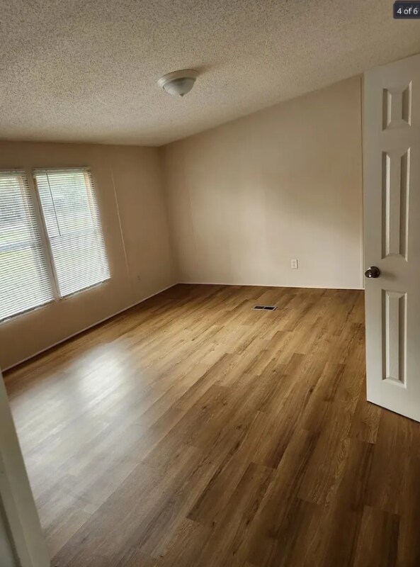 Foto del edificio - 26 Elisha Dr