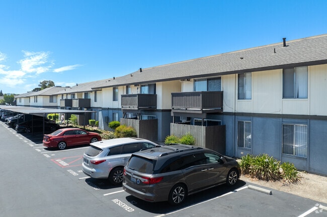 Foto del edificio - Pine Meadows Apartments