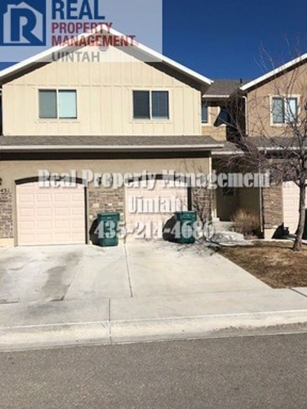 Primary Photo - 3 bed 2.5 bath townhome in Fox Run