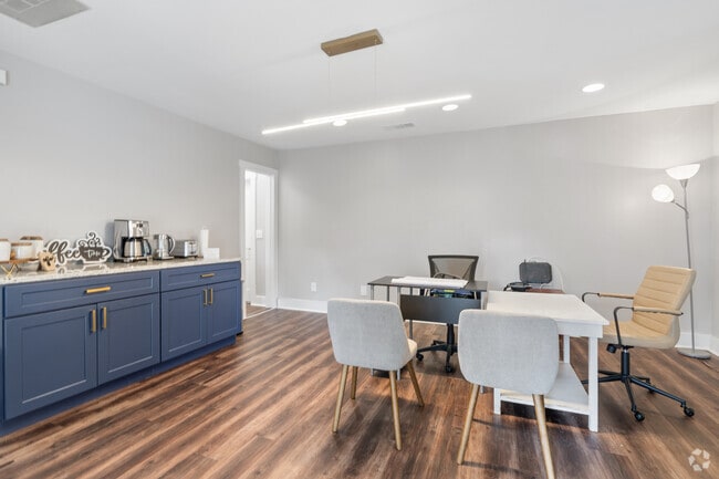 Lobby - London Trace Townhomes