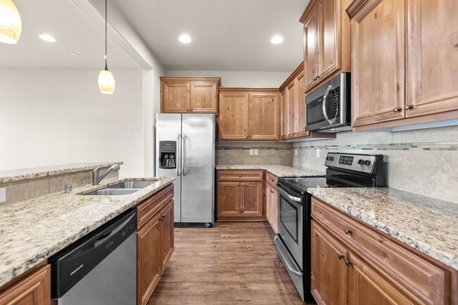 Building Photo - Luxury Townhome In Ridgefield!