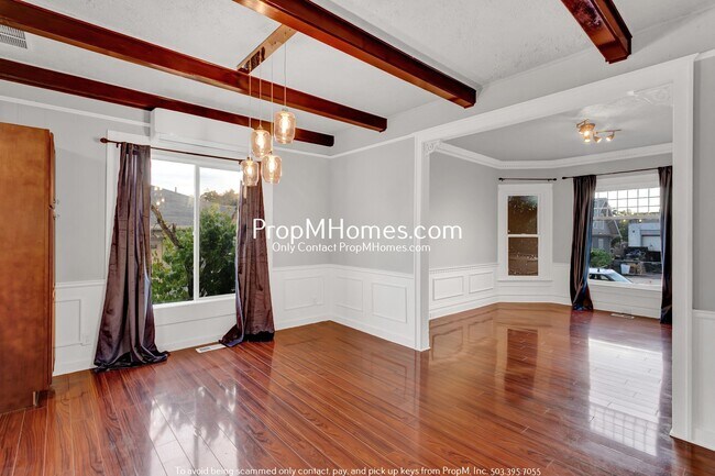 Foto del edificio - Beautiful 4 Bedroom Victorian Style Home i...