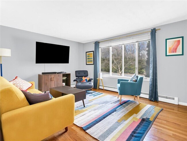 Foto del edificio - 32 Hamlin Ave