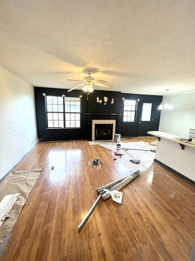 Building Photo - 1742 Cave Mill Rd