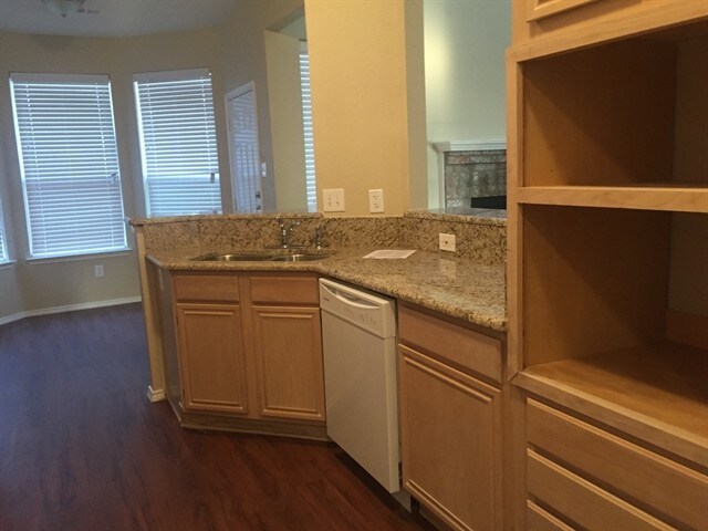 Building Photo - 5601 Greenwich Dr