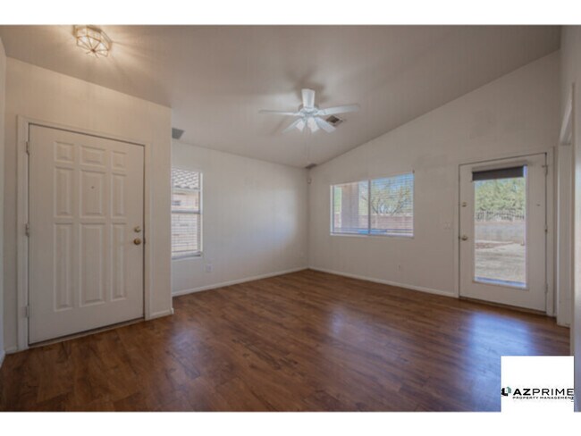 Foto del edificio - Tucked Into a Desirable Mesa Neighborhood,...