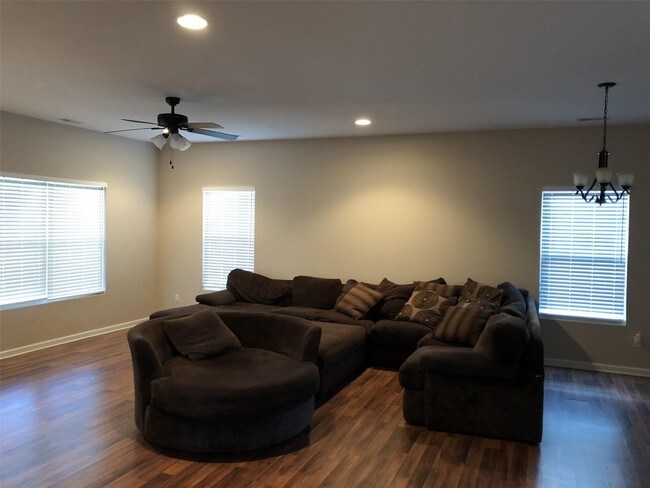 Foto del edificio - 232 Woodview Avenue
