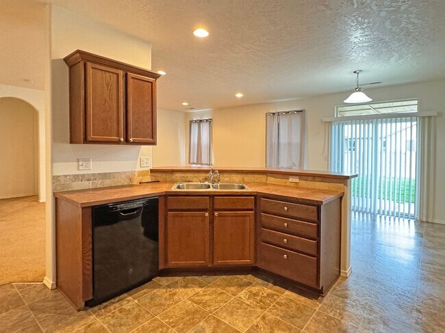 Building Photo - Spacious Single Level Lexington Home with ...