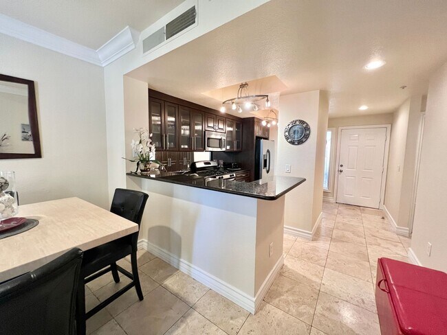 Foto del edificio - Meridian FURNISHED 2 BDR /2 BATH Luxury Condo - RESORT STYLE LIVING, 1-1/2 Blocks From The Heart ...