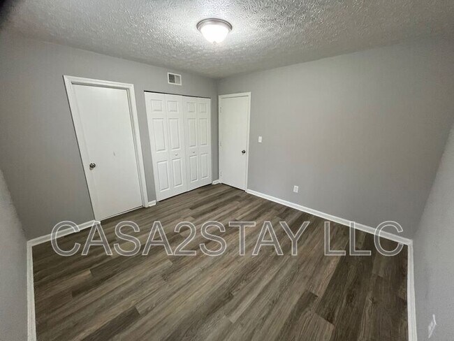 Building Photo - 676 Knox Blvd