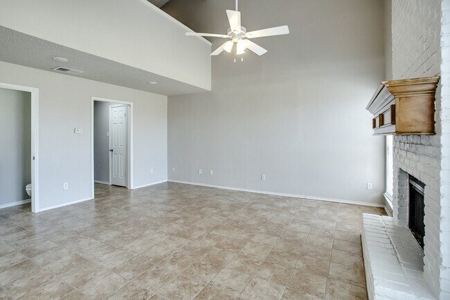 Foto del edificio - Spacious 2/2.5/2!