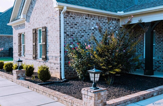 Foto del edificio - 102 Willow Lake Cir SW