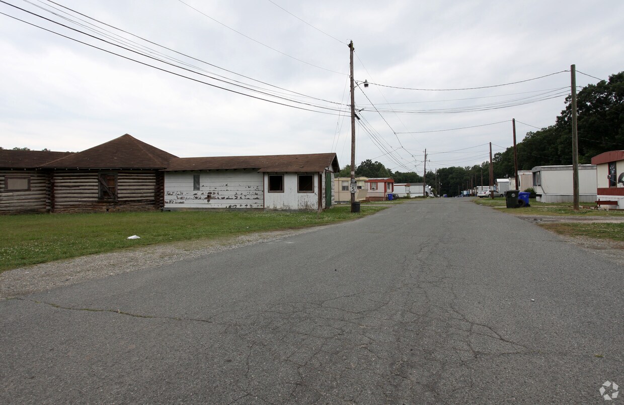 Primary Photo - 202 Supper Club Rd