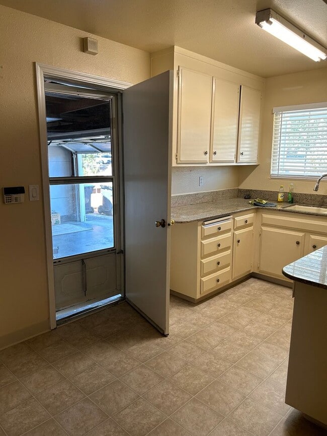 Foto del edificio - Corner Lot Home